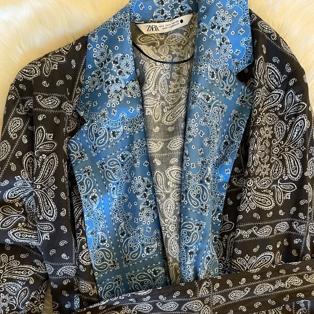 Zara paisley top size small
